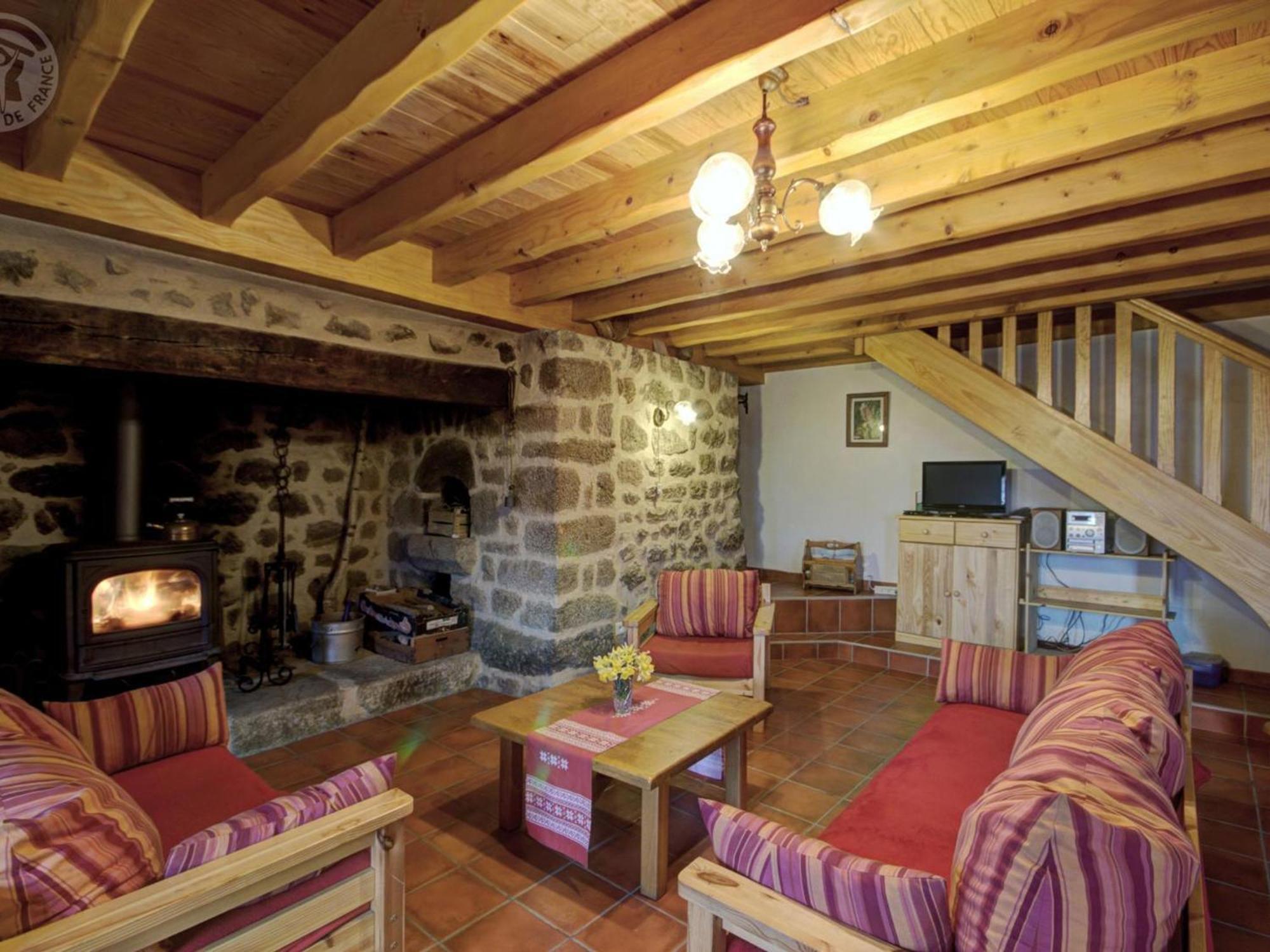 Charmant Gite Avec Terrasse, Cheminee Et Jardin, A Proximite Des Bois, Animaux Acceptes - Fr-1-496-205 Saint-Jean-Soleymieux Экстерьер фото